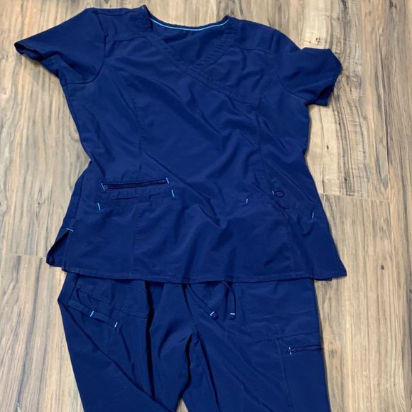 Scrub Sets - Picture 2 of 13